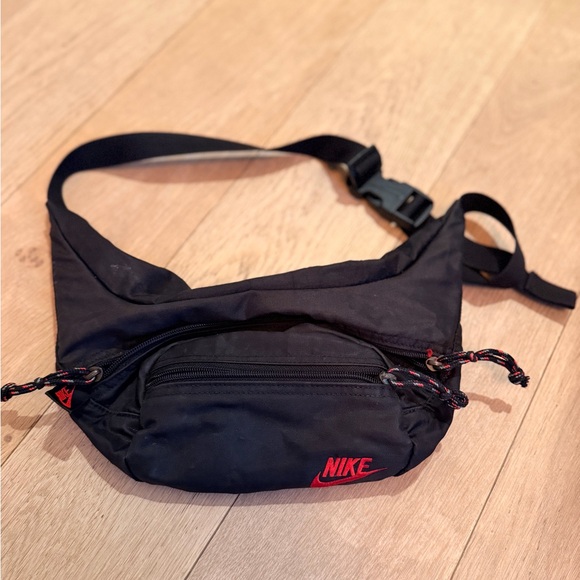 Vintage Nike 90’s Sling Bag Messenger Y2K Swoosh fanny pack NIKE JORDAN bulls - Picture 10 of 16